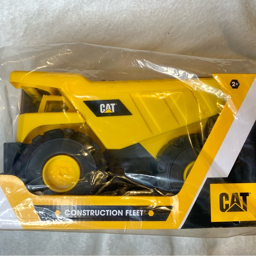 CAT Caterpillar plastic yellow dump truck toy